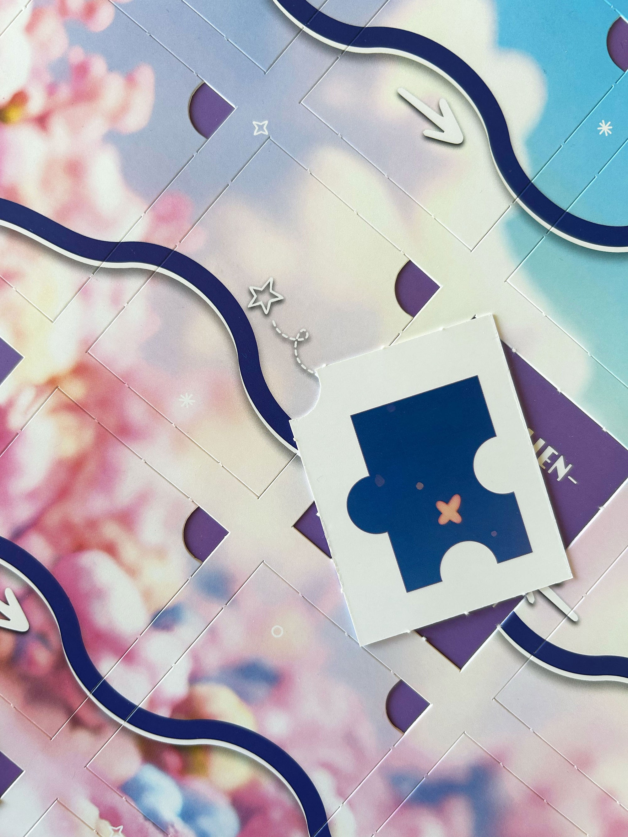 Einhorn-Puzzlestück liegt auf Kalender