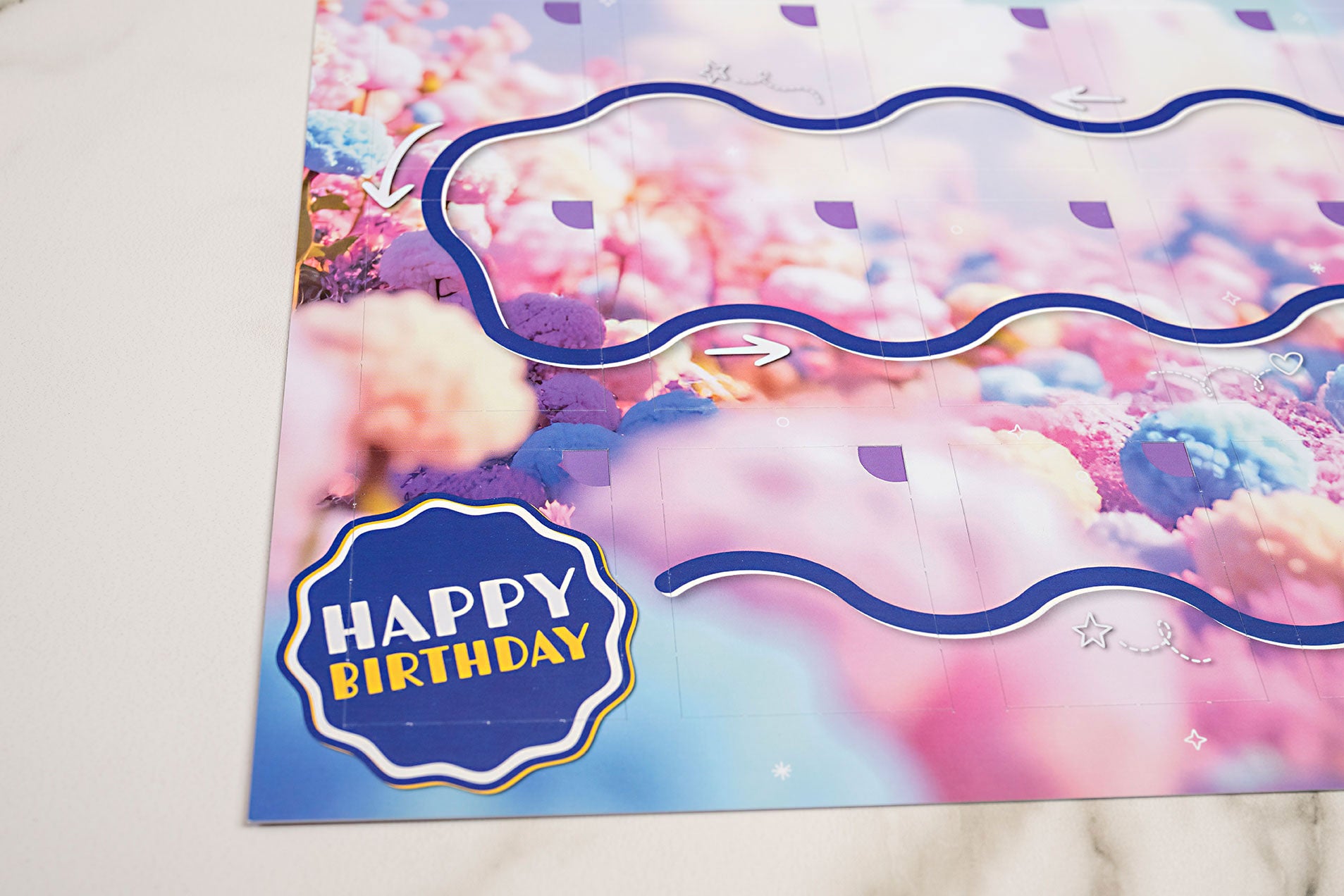 Detailansicht mit Happy Birthday Schild für Kinder